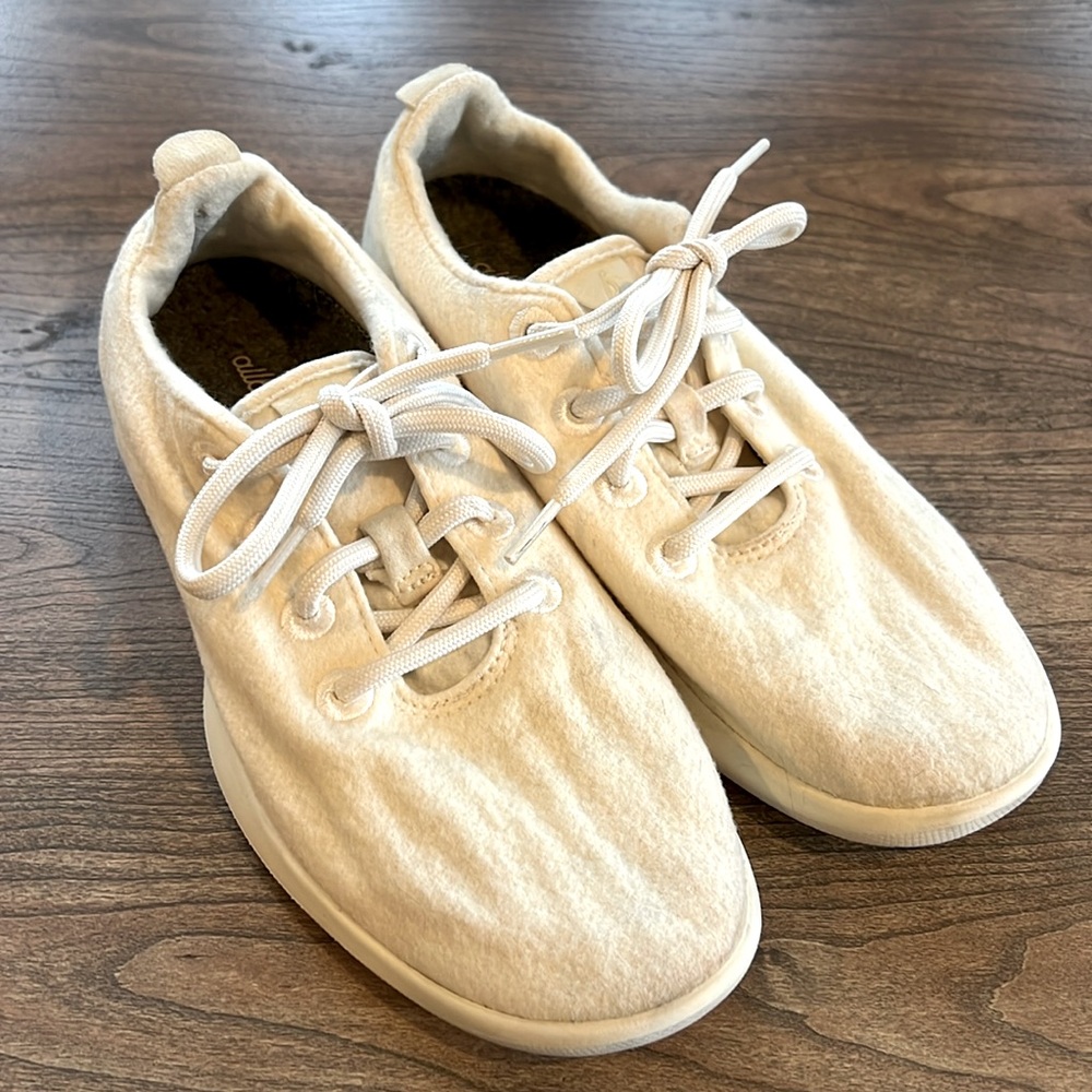 All birds, light cream tennis shoes, size 8